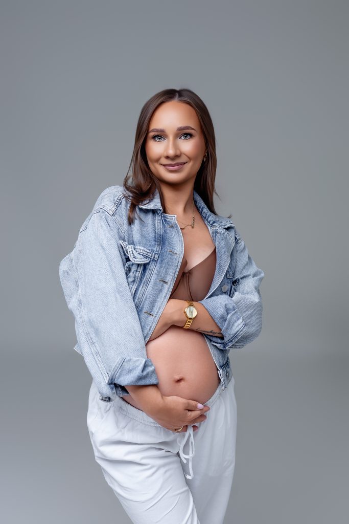 naturalna sesja ciążowa w studio Wyszków
