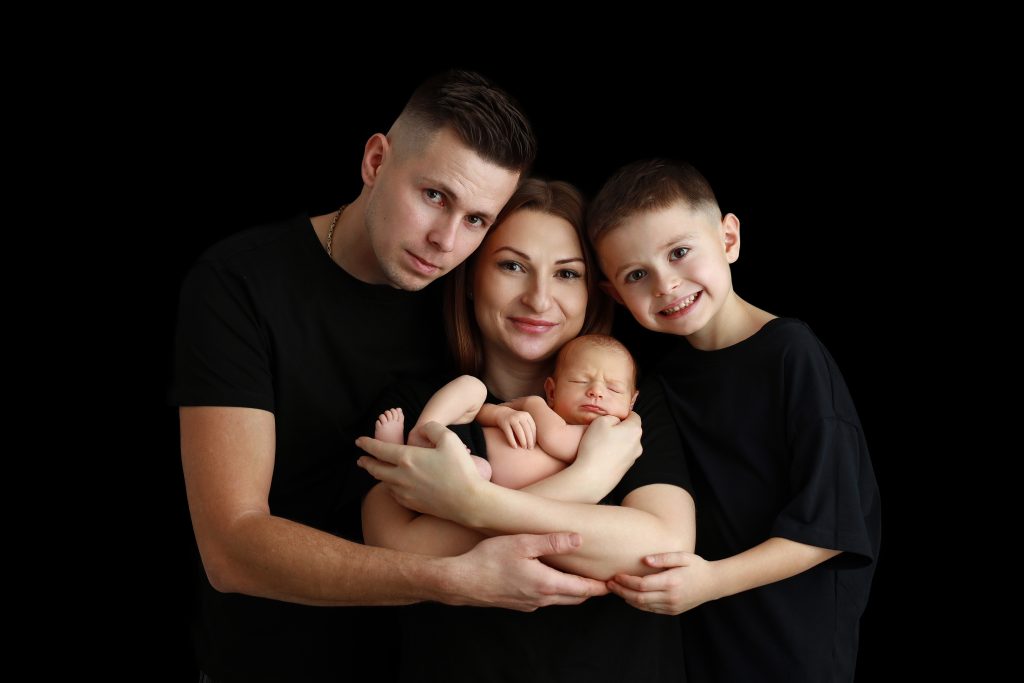 sesja noworodkowa Wyszków mama z noworodkiem