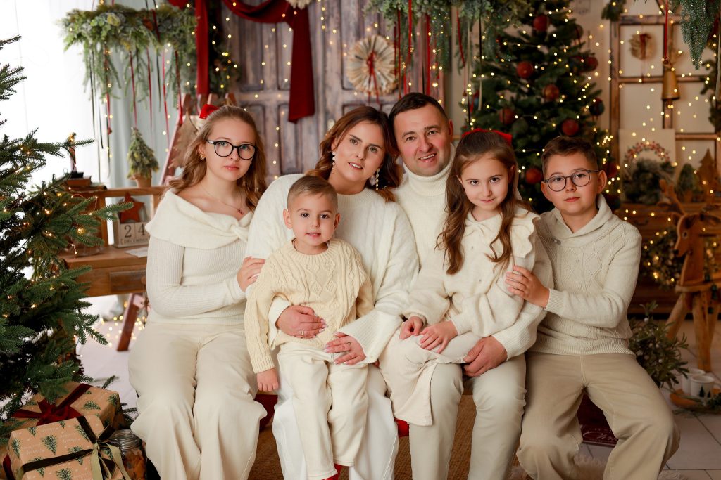 sesja świąteczna Wyszków – emocje i bliskość w rodzinnych kadrach