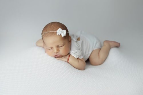 Minimalistyczna sesja noworodkowa – Wyszków