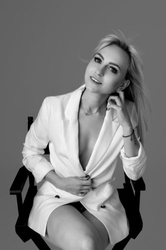 Sesja kobieca w Wyszkowie – elegancki kobiecy portret