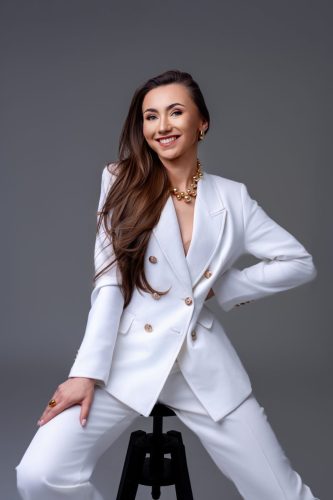 Sesja kobieca w Wyszkowie – elegancki kobiecy portret