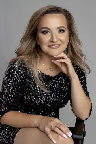 Stylowa sesja kobieca Wyszków – elegancki portret kobiety