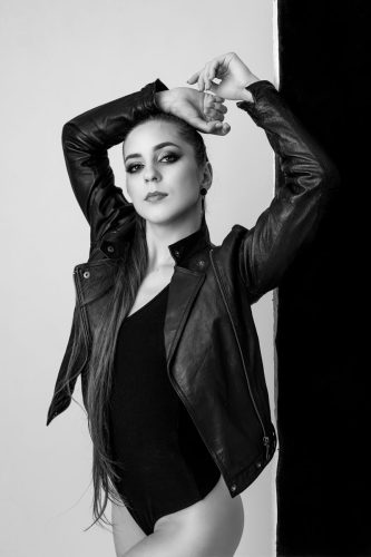 Stylowa sesja kobieca Wyszków – elegancki portret kobiety