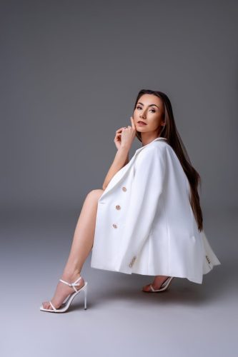 Stylowa sesja kobieca Wyszków – elegancki portret kobiety