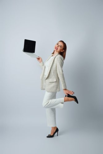 Agentka nieruchomości w eleganckiej stylizacji – sesja biznesowa Wyszków