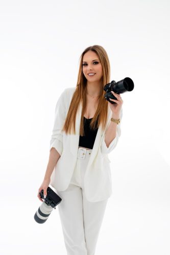 Kobieta w minimalistycznej stylizacji – sesja biznesowa Wyszków