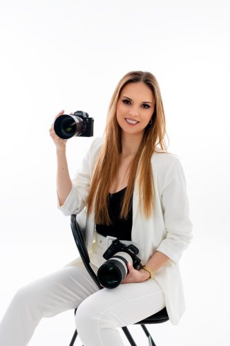 Kobieta w minimalistycznej stylizacji – sesja biznesowa Wyszków