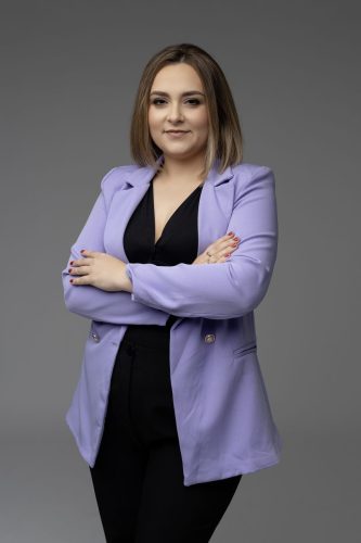 Kobieta w garniturze biznesowym – sesja biznesowa Wyszków