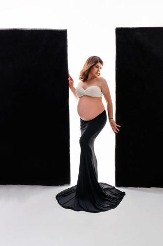 Kobieta w ciąży w bieliźnie – sesja ciążowa Wyszków