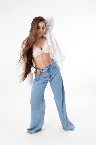 Sesja kobieca w Wyszkowie – portret w artystycznym świetle