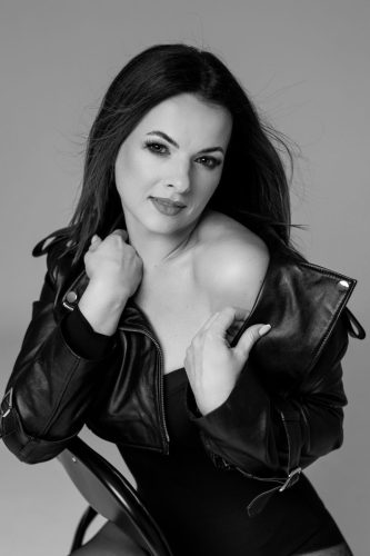 Portret kobiecy Wyszków – delikatny studyjny kadr