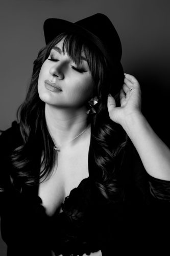 Portret kobiecy Wyszków – delikatny studyjny kadr