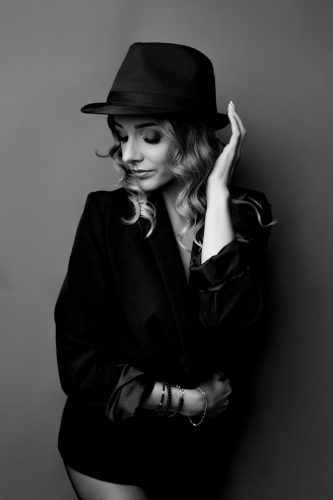 Portret kobiecy Wyszków – delikatny studyjny kadr